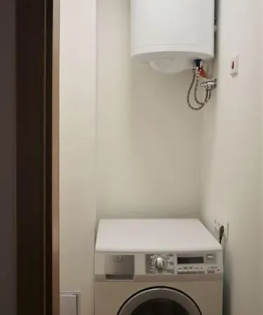 Appartamento Centrally Located , Brand New, Cozy With Parking *