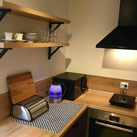 Centrally Located , Brand New, Cozy With Parking Appartamento *
