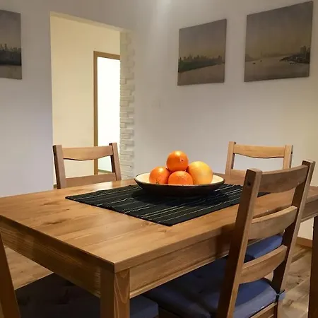 Appartamento Centrally Located , Brand New, Cozy With Parking *