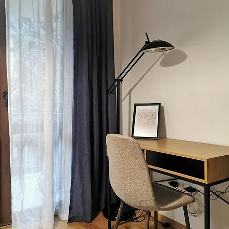 Appartamento Centrally Located , Brand New, Cozy With Parking